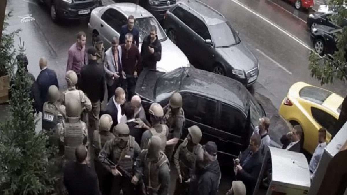 У мережі з’явилося відео сутички працівників НАБУ і ГПУ
