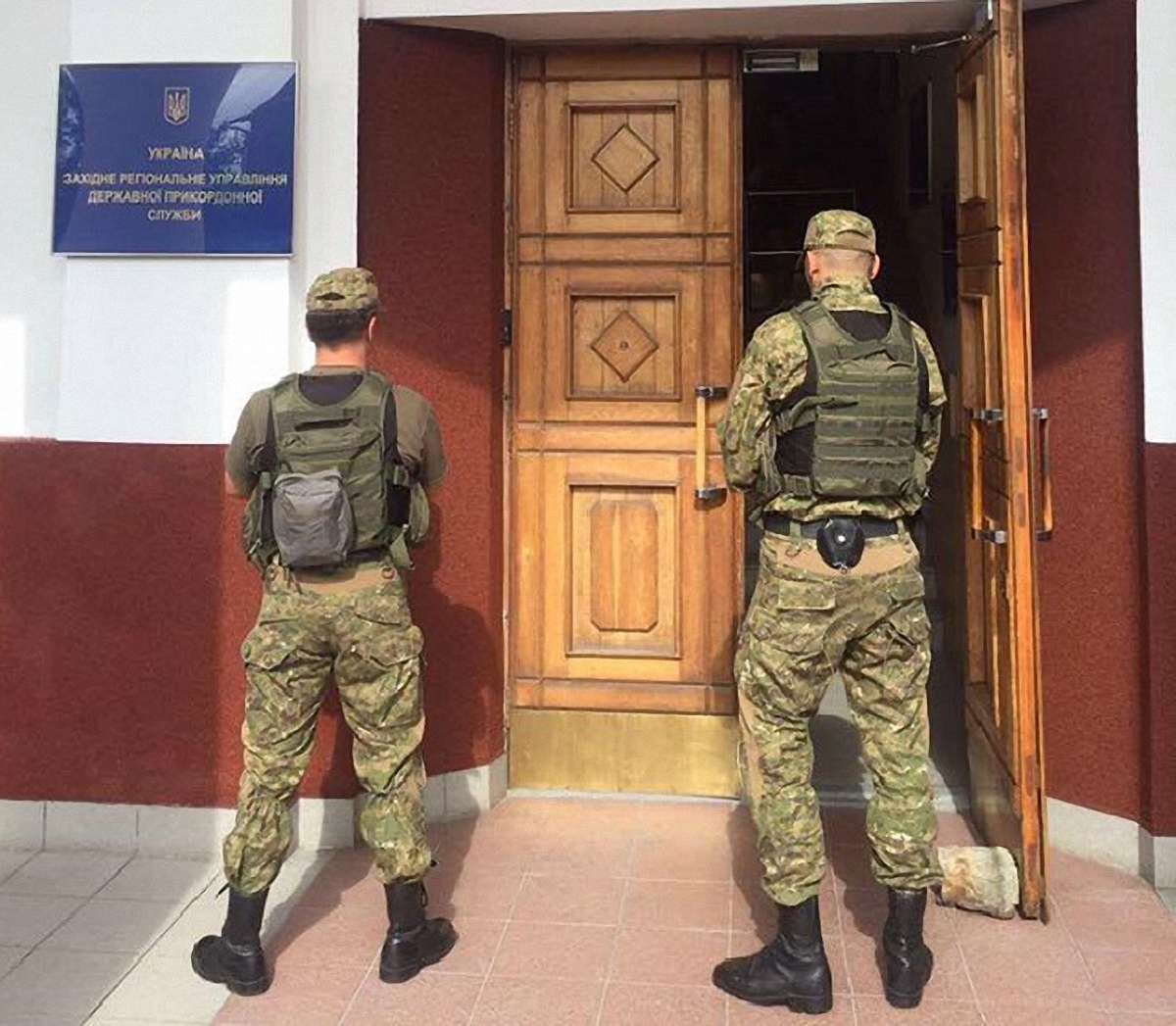 У трьох офісах Держприкордонслужби проводять обшуки