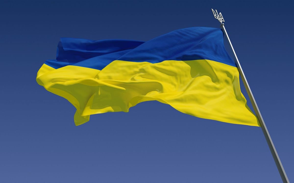 Мер Івано-Франківська попросив попрасувати  усі національні прапори у місті 