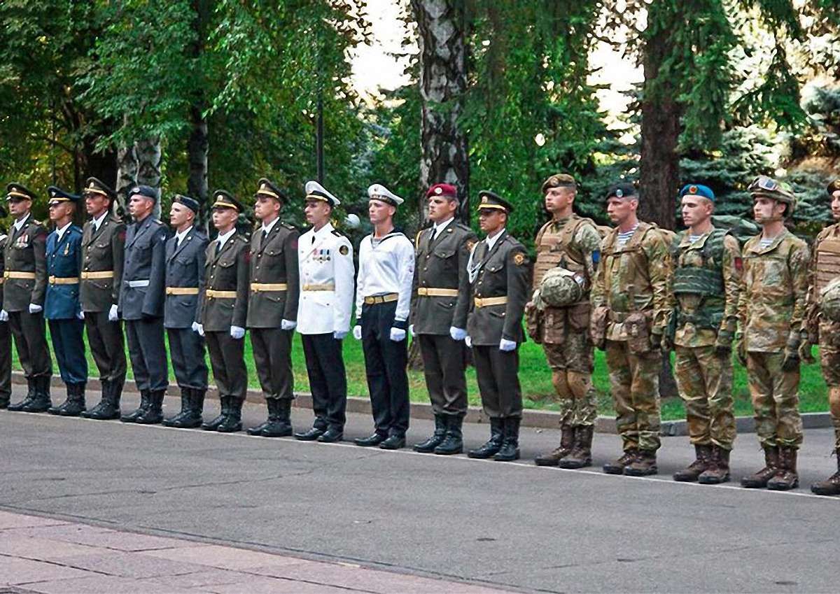 На параді у День Незалежності військові продемонструють нові зразки форми