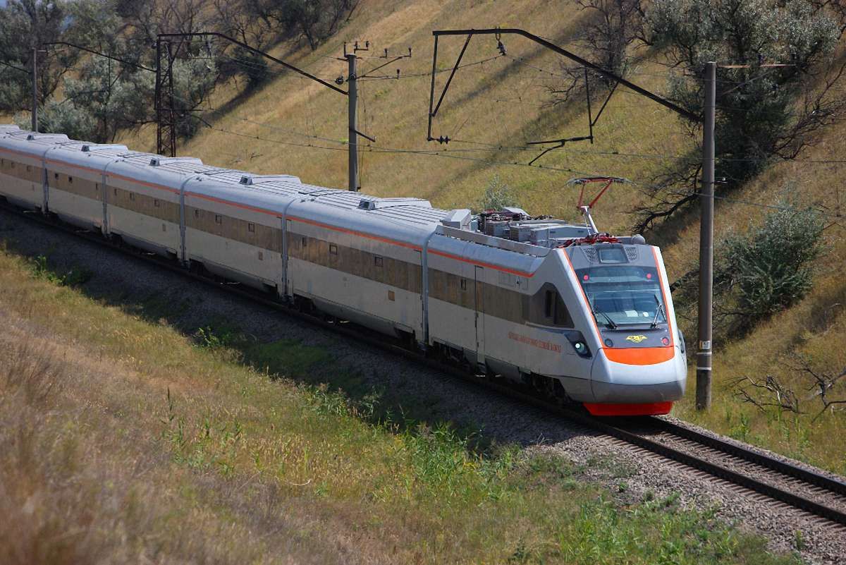 «Укрзалізниця» закупить два нові швидкісні поїзди за ₴330 млн