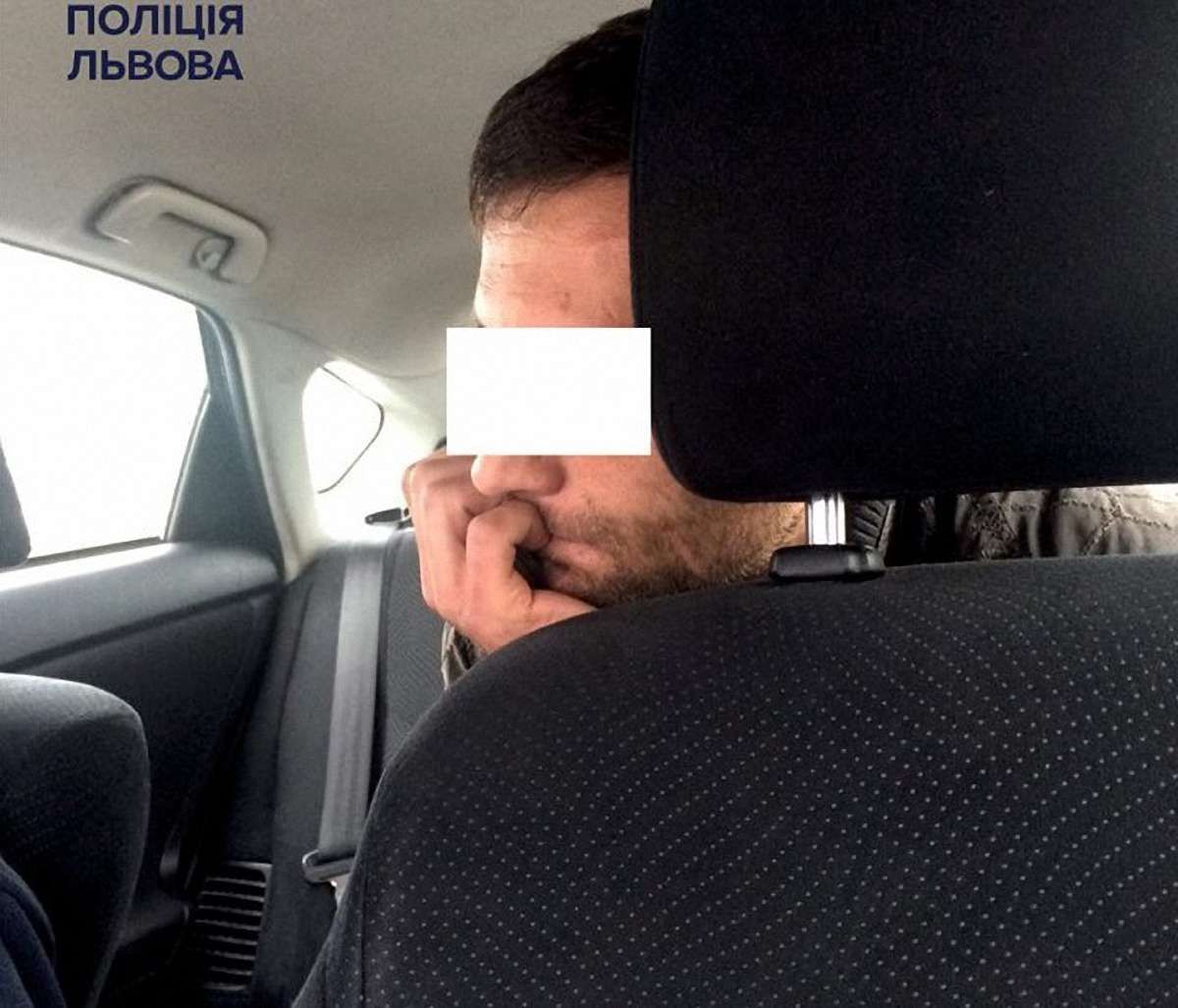 Львівські патрульні зупинили водія у стані сильного наркотичного сп'яніння