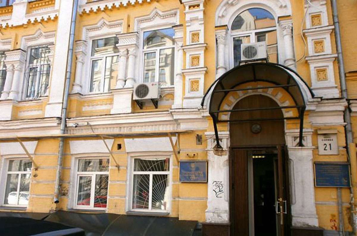 Суд заарештував затриманого на хабарі чиновника Держслужби з питань АТО