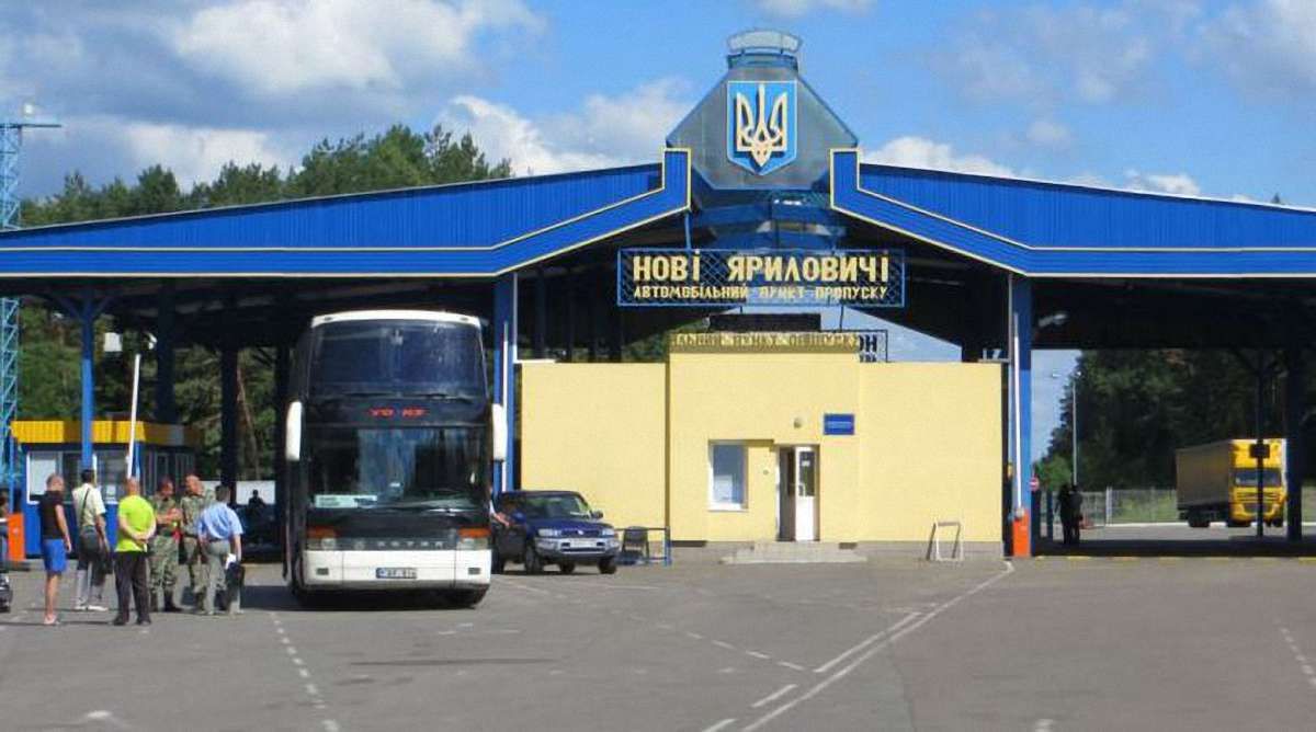 Російський письменник попросив політичного притулку в Україні