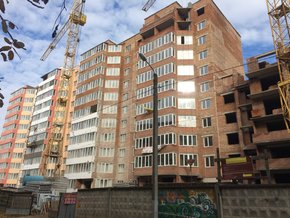 Поліція у Львові застосувала зброю, щоб зупинити бійку між мешканцями новобудови і забудовником