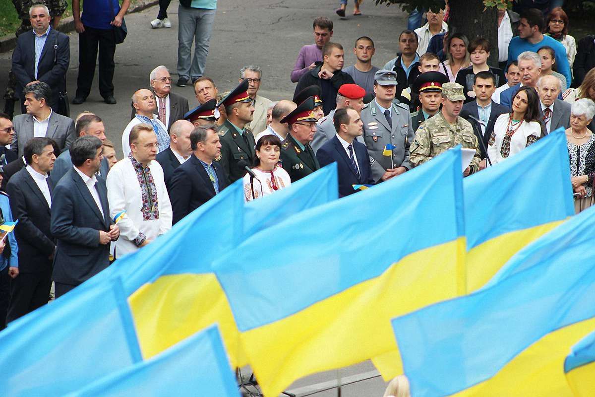 У Львові урочисто підняли державний прапор України