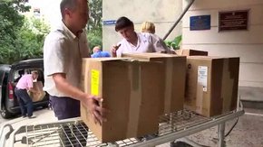 Українці з Філадельфії передали велику партію медобладнання двом дитячим лікарням Львова