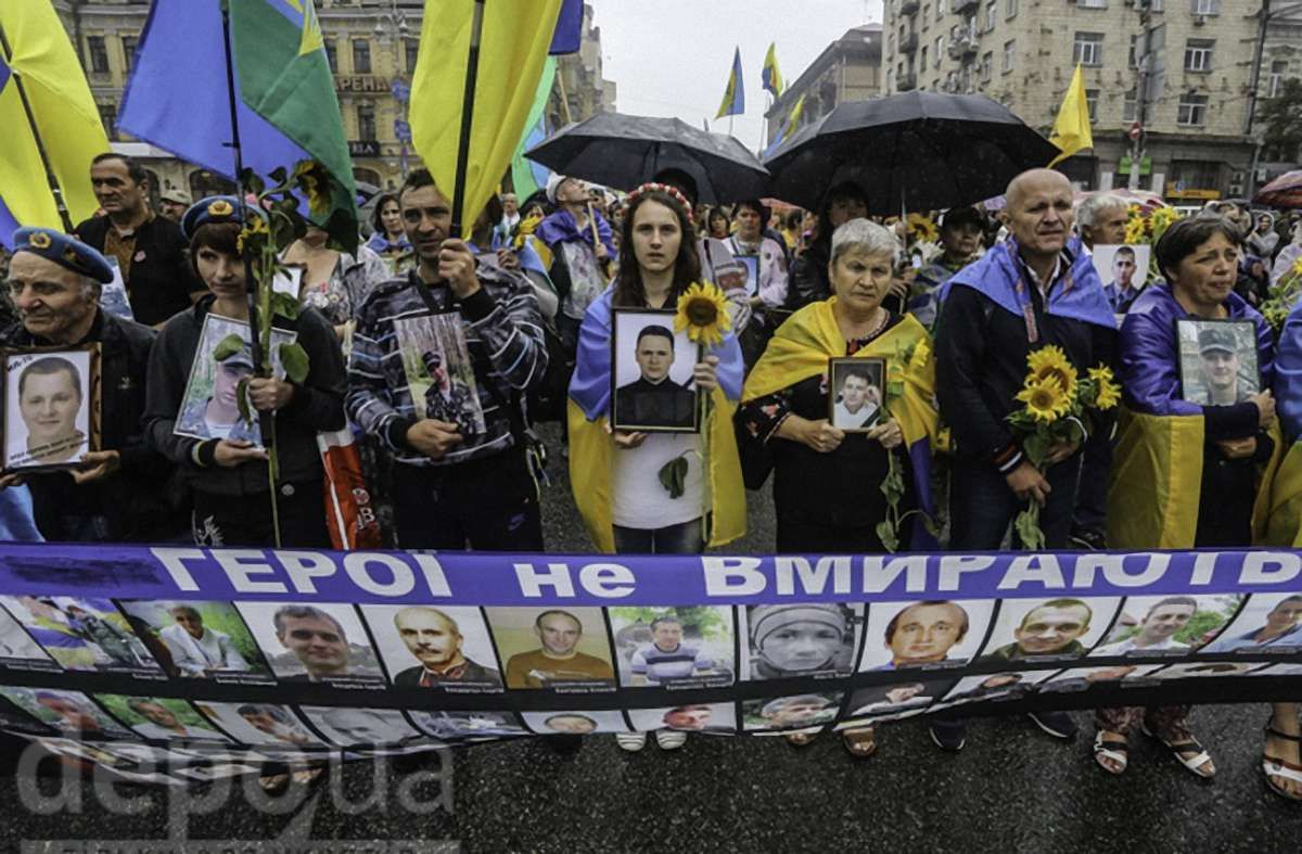 У Києві відбулася хода бійців добровольчих батальйонів і родичів загиблих в АТО