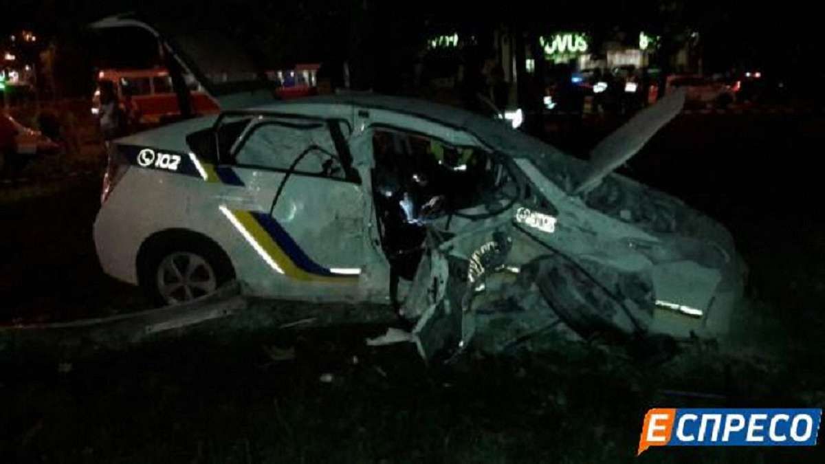 У Києві позашляховик в’їхав у поліцейський автомобіль