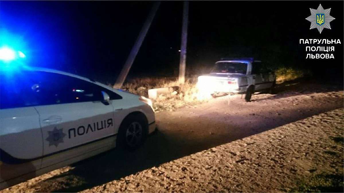 Львівські патрульні пострілами зупиняли п’яного водія-втікача