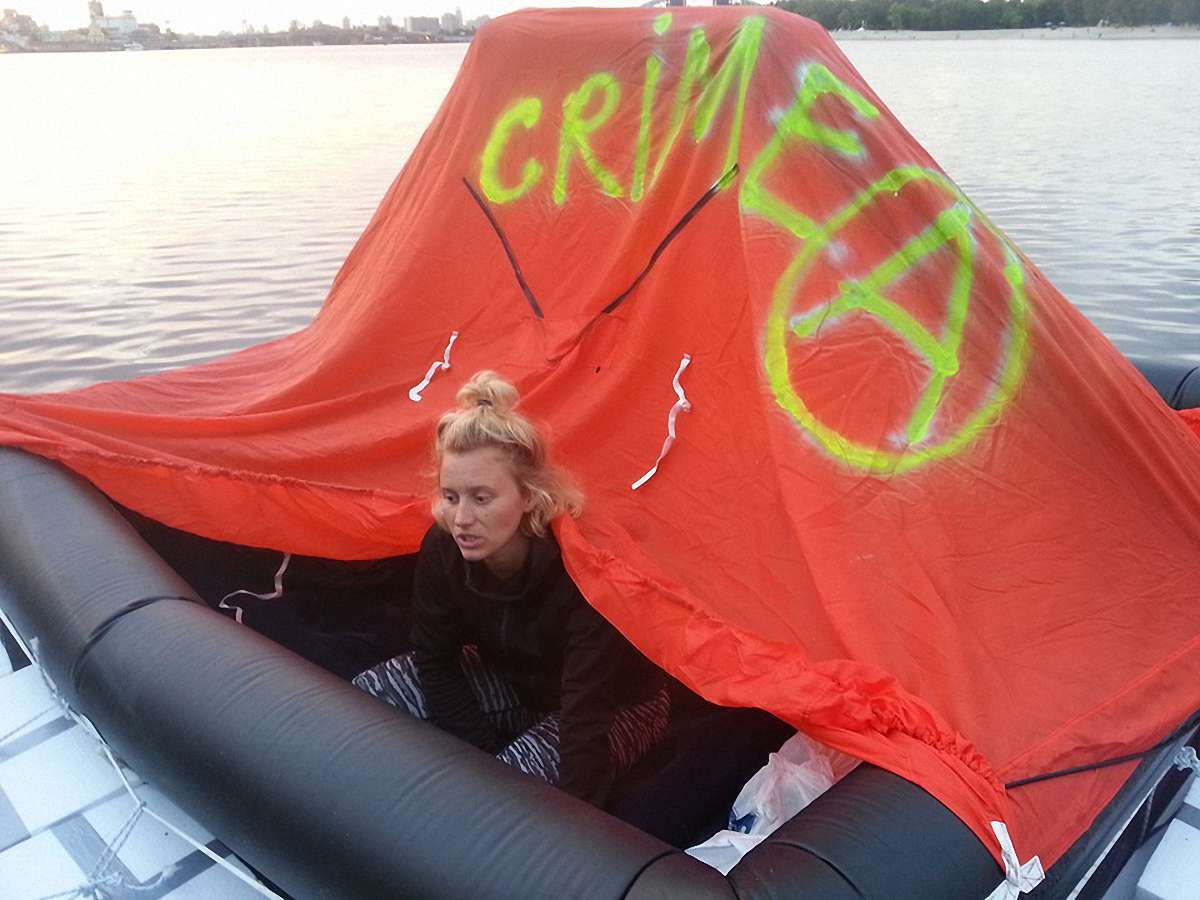 Прикордонники перешкодили активістці на плоту переплисти через Дунай у Румунію