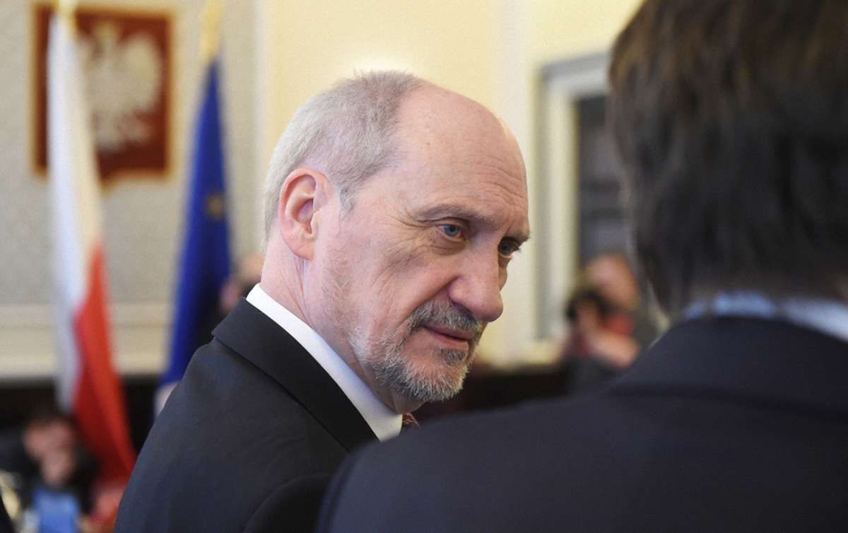 Міністр оборони Польщі викликав керівництво армії через раптову перевірку боєготовності ЗС РФ
