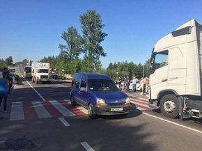 Біля Львова розблокували трасу державного значення