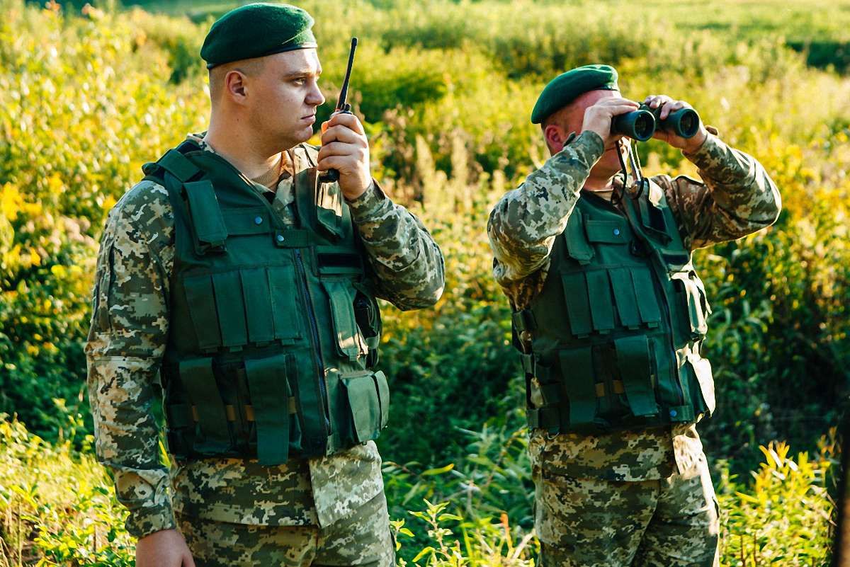 Львівські прикордонники затримали порушників, які намагались незаконно потрапити до Польщі