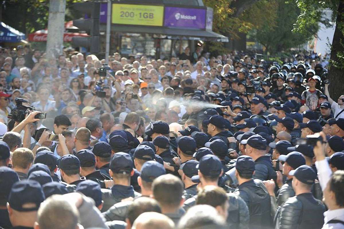 У Кишиневі у День незалежності поліція розганяла мітингувальників сльозогінним газом