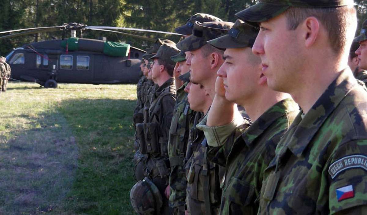 Прем'єри Угорщини і Чехії закликали до створення спільної армії ЄС