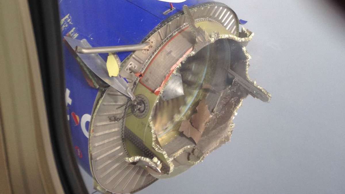 У США пілоти успішно приземлили Boeing в якого у повітрі розвалився двигун