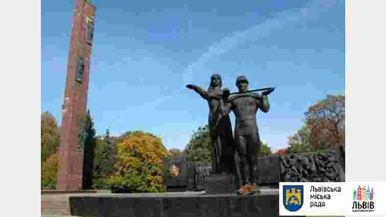 У Львові поблизу двох радянських пам’ятників встановили відеокамери