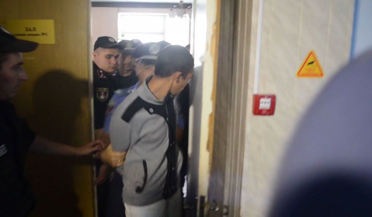 Підозрюваного у жорстокому вбивстві дівчинки на Одещині взяли під варту