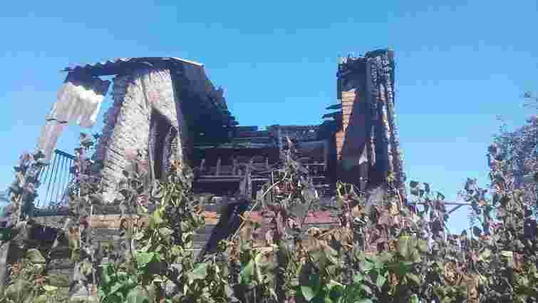 У Червонограді згоріла дача, ще три будівлі вдалося врятувати