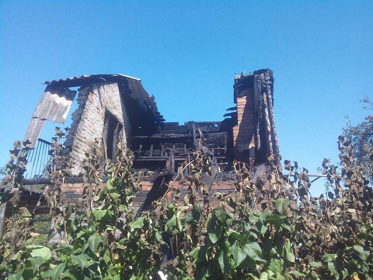 У Червонограді згоріла дача, ще три будівлі вдалося врятувати