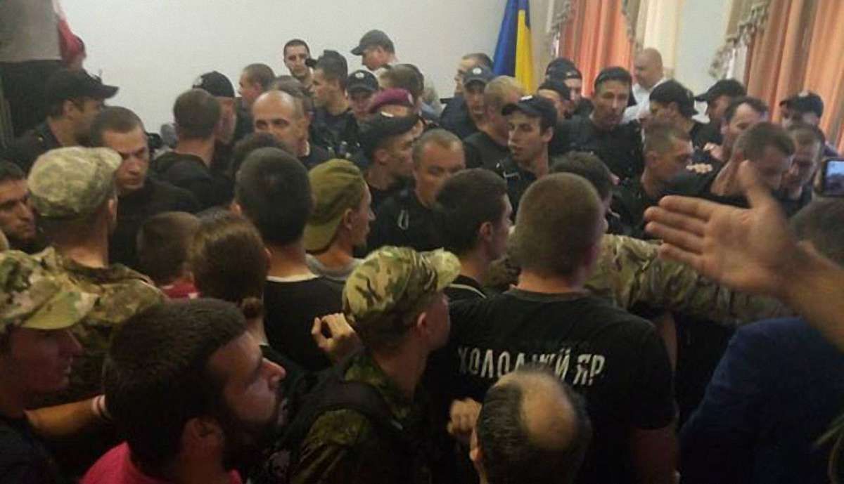 Суд продовжив на 2 місяці арешт підозрюваним у теракті під Радою