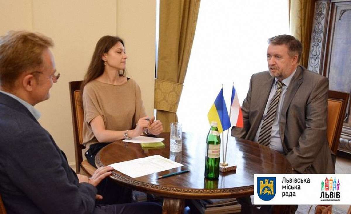 У Львові вперше в Україні впровадять нову програму видачі робочих чеських віз