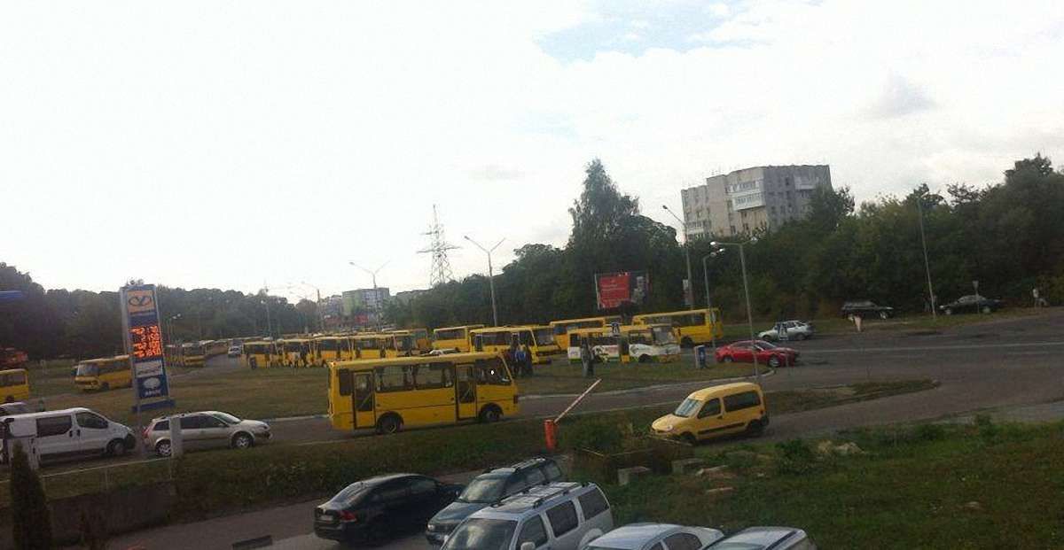 У Львові на маршрути виїхали 400 автобусів