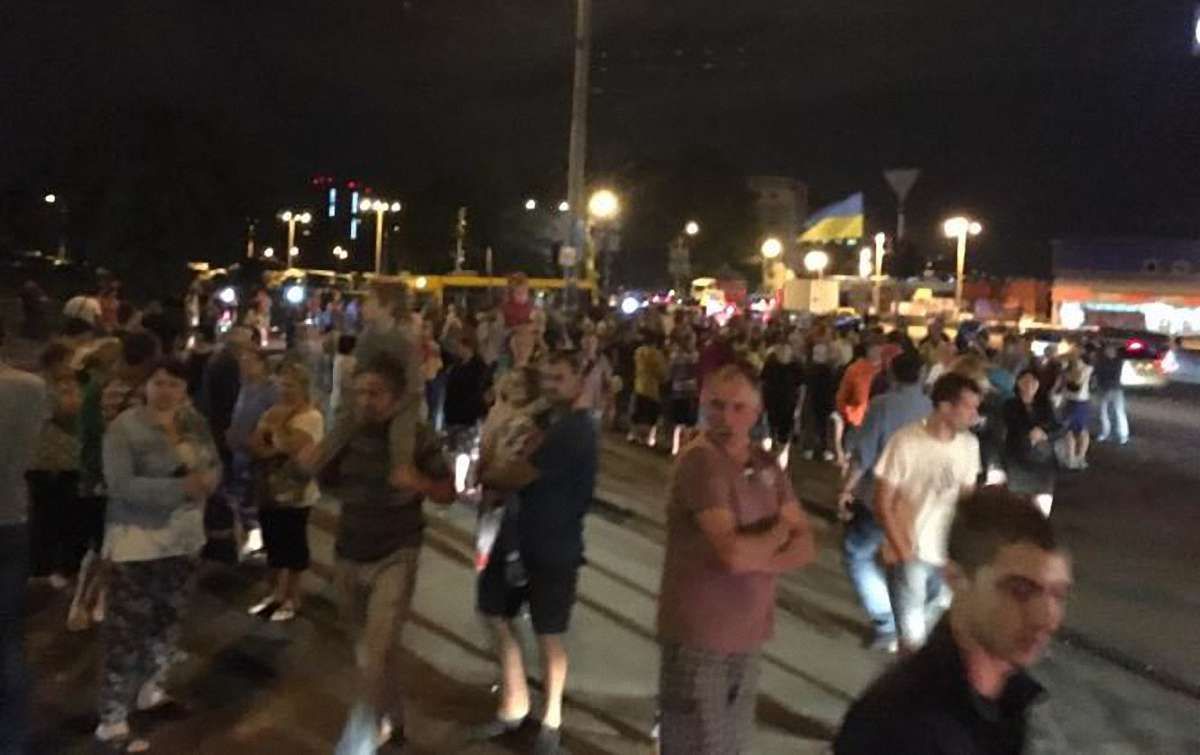В Києві жителі будинку-боржника протестом домоглися повернення електропостачання