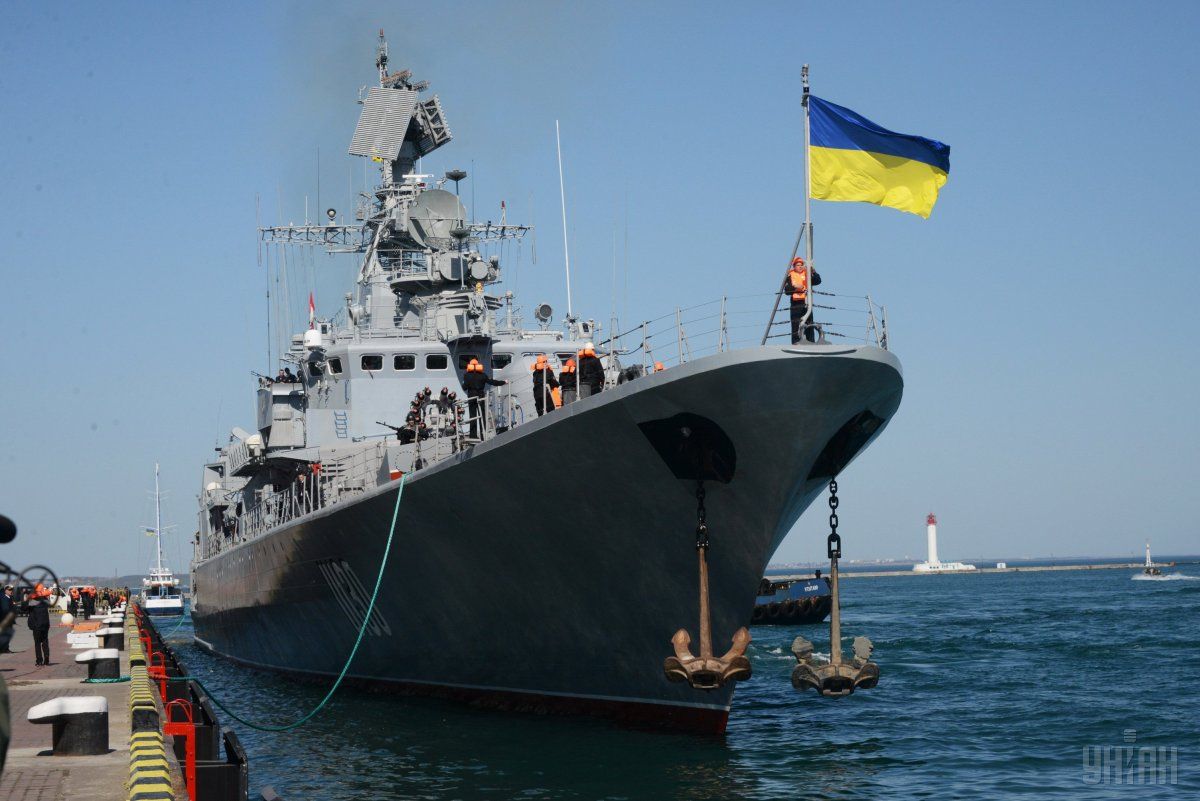 Полторак пообіцяв житло військовим морякам, які змушені жити на кораблях