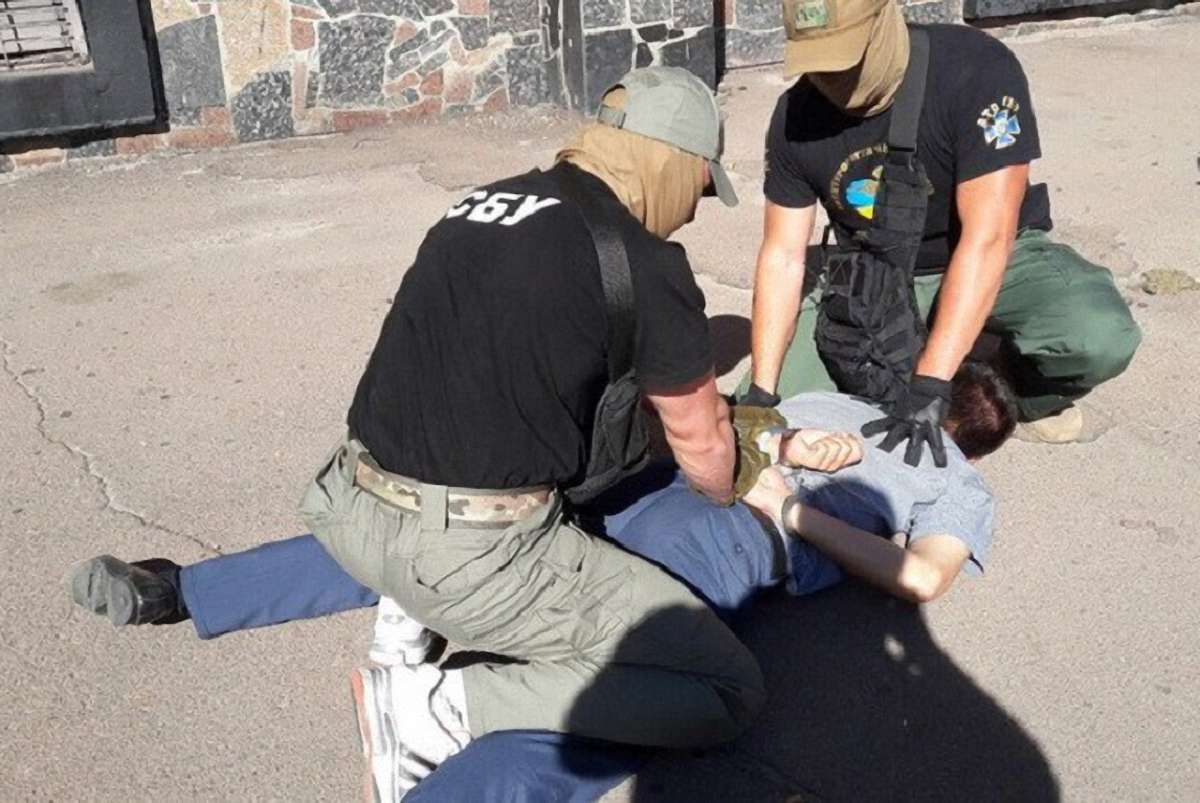 На Житомирщині на хабарі викрили слідчого поліції