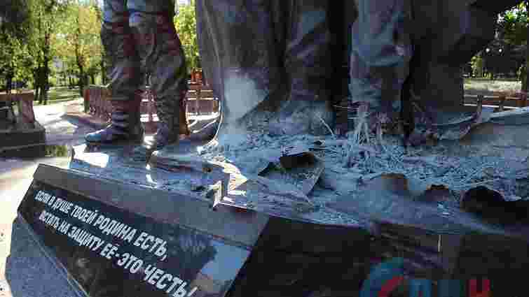 В окупованому Луганську пошкодили пам’ятник «захисникам ЛНР»