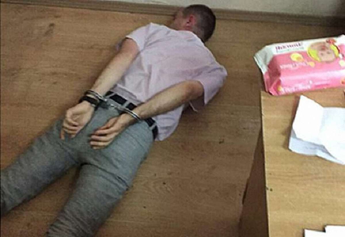 У Києві на хабарі затримали двох слідчих поліції
