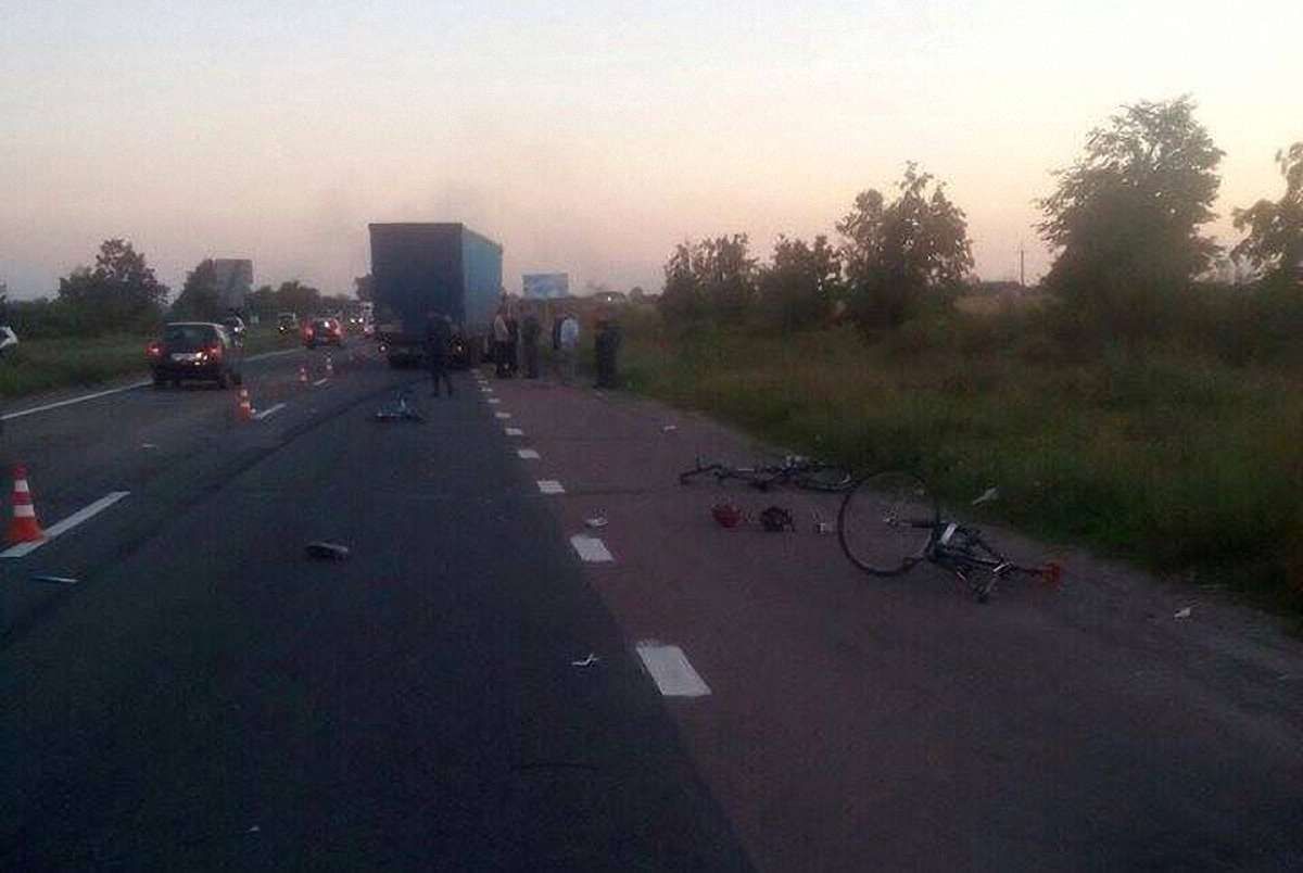 Поліція розповіла подробиці ДТП з групою велосипедистів на Київщині