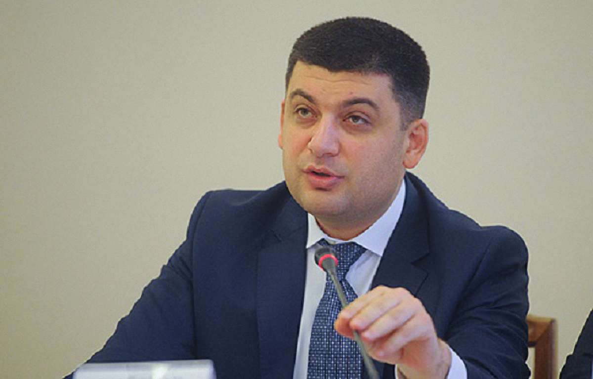 Гройсман запевнив, що стипендії студентам не скасують