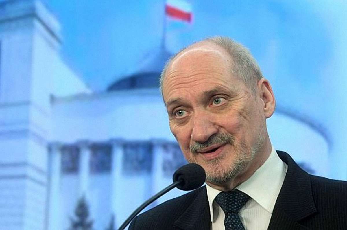 Міністр оборони Польщі звинуватив Росію у катастрофі літака Лєха Качинського