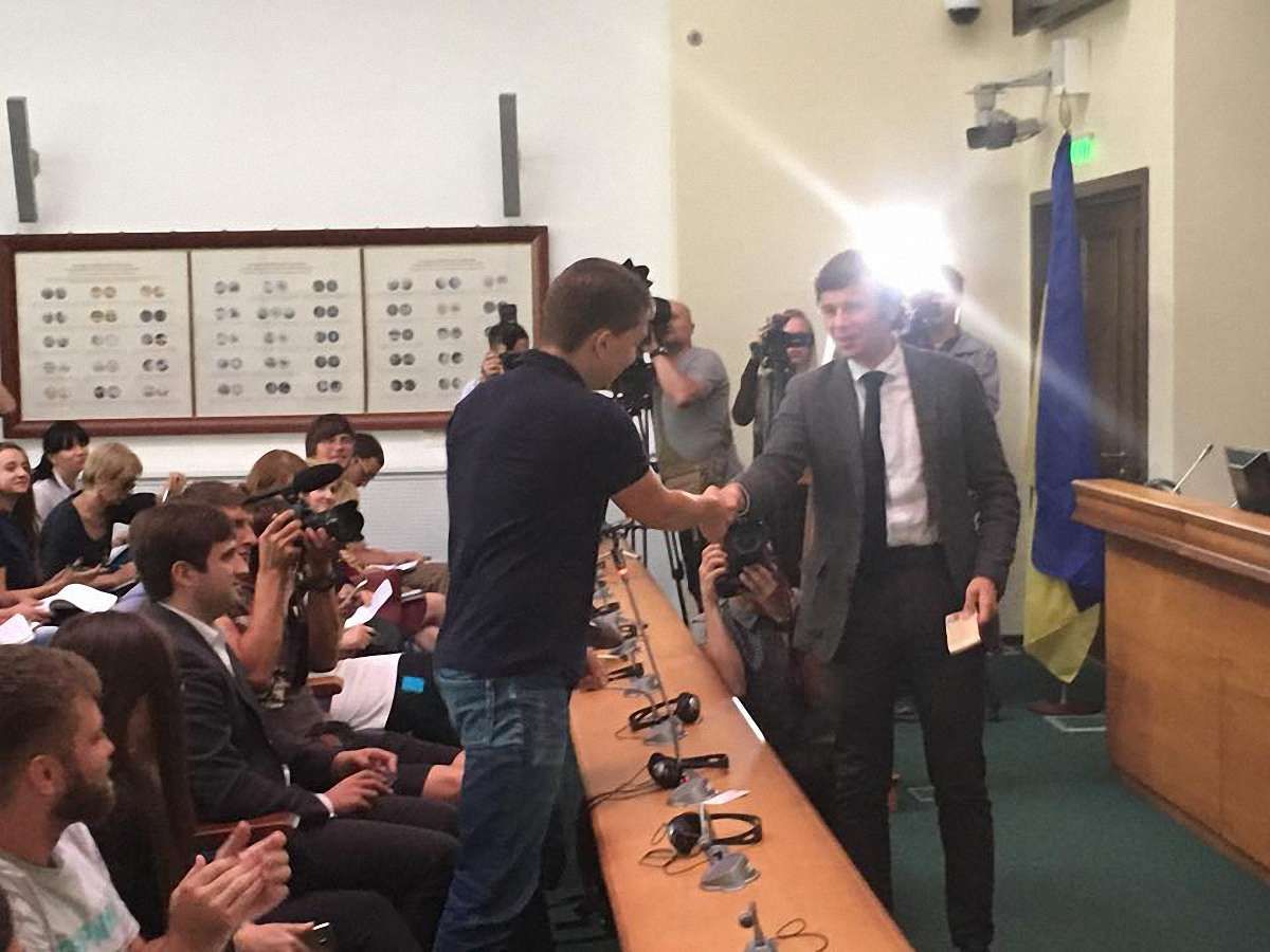 Мінфін запропонував поділити стипендії між потребуючими і талановитими студентами