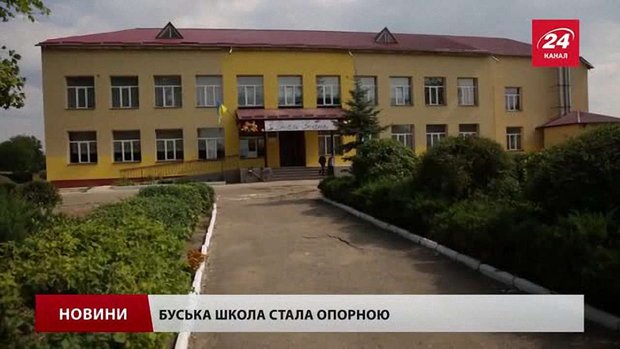 Нові опорні школи Львівщини отримали телевізори, мультимедійні дошки і планшети