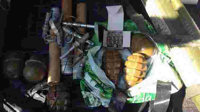 На Донеччині арештували військового за продаж гранатометів