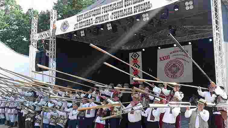 Під час гуцульського фестивалю на Закарпатті 56 трембітарів встановили національний рекорд