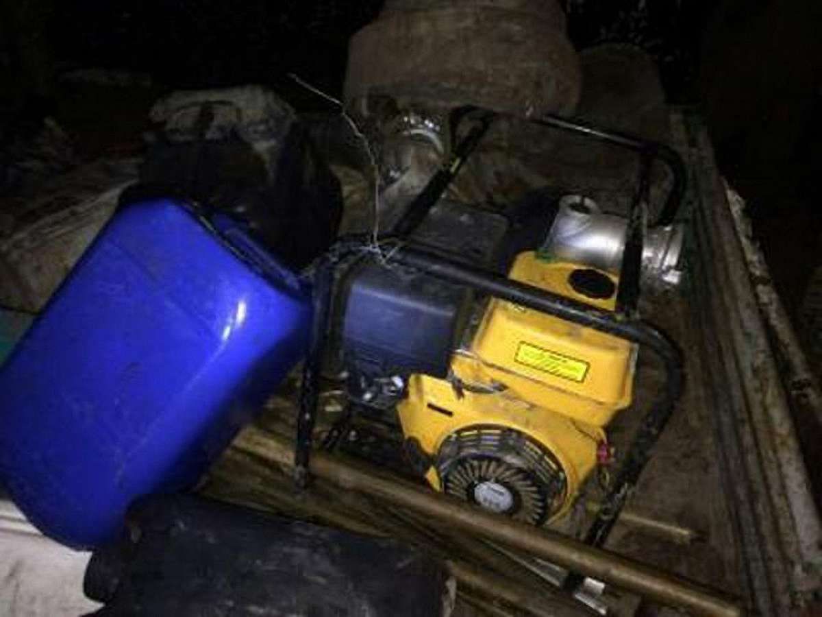 На Житомирщині за підозрою в нелегальному видобутку бурштину затримали двох осіб
