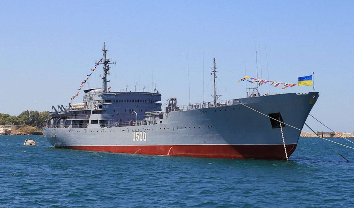 В Одесі горіло рятувальне судно ВМС «Донбас»