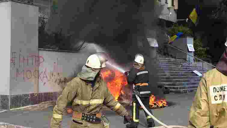 У Києві підпалили будівлю телеканалу «Інтер»