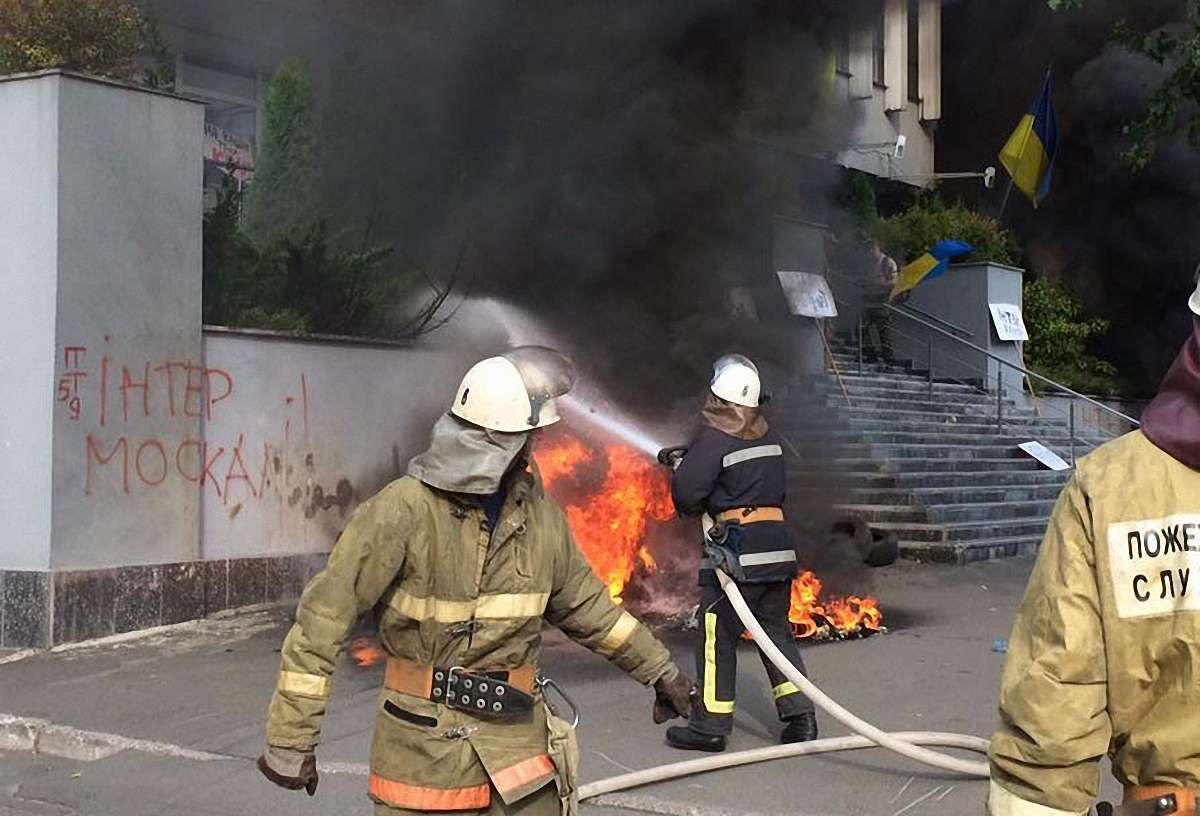 У Києві підпалили будівлю телеканалу «Інтер»