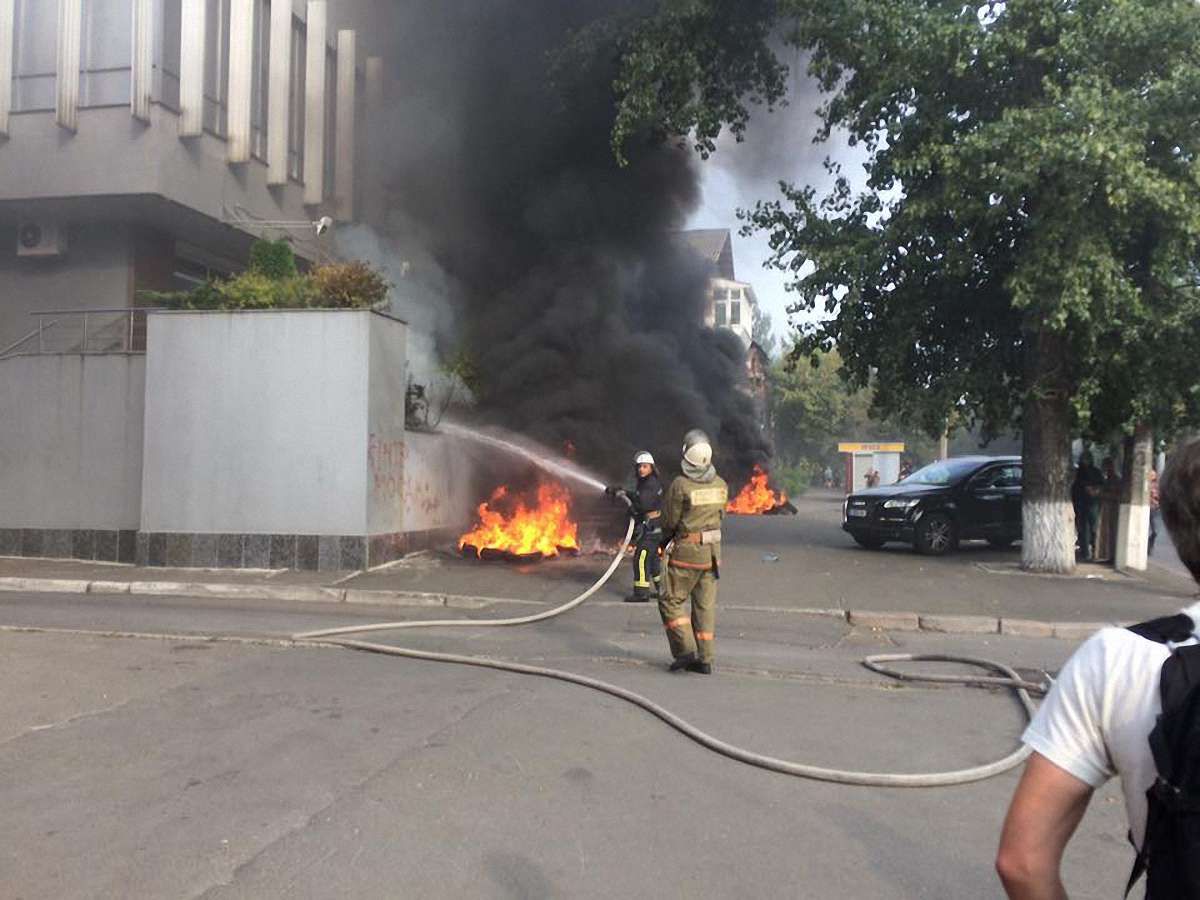 Представники «Інтеру» заявили про збройний напад та підпал свого офісу