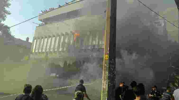 З'явилося відео затримання підозрюваних у підпалі будівлі «Інтера»