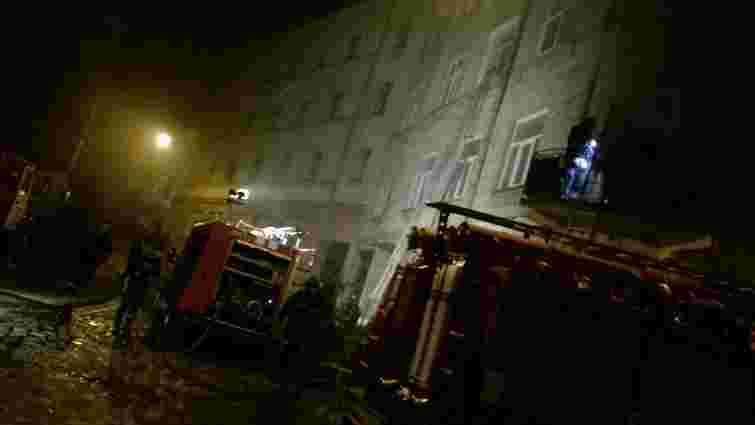 Вночі через пожежу евакуювали людей з будинку в центрі Львова
