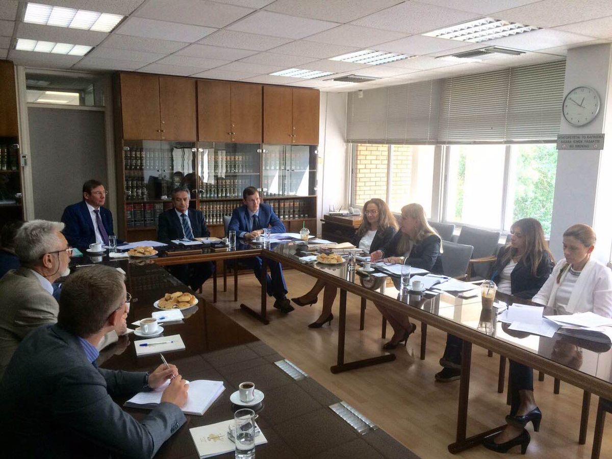 Україна і Кіпр спільно розслідуватимуть злочини чиновників режиму Януковича, - Луценко