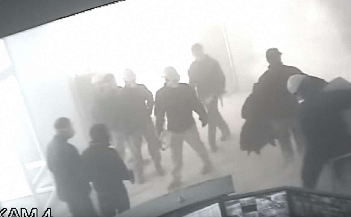 «Інтер» оприлюднив відео підпалу будівлі телеканалу з камер спостереження