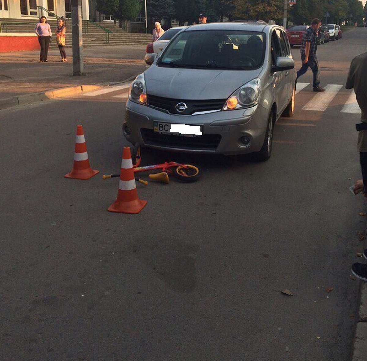 У Львові двоє дітей на велосипедах потрапили під колеса авто